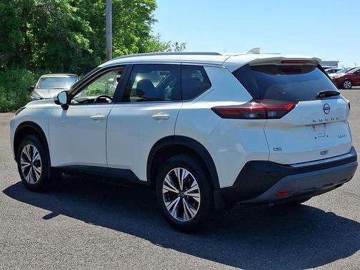 Pearl White Tricoat 2023 Nissan Rogue SV