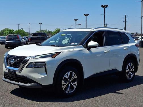 Pearl White Tricoat 2023 Nissan Rogue SV