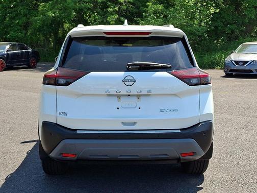Pearl White Tricoat 2023 Nissan Rogue SV