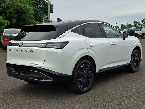 Everest White Pearl/Black 2026 Nissan Murano Platinum