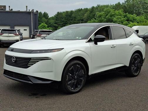 Everest White Pearl/Black 2026 Nissan Murano Platinum