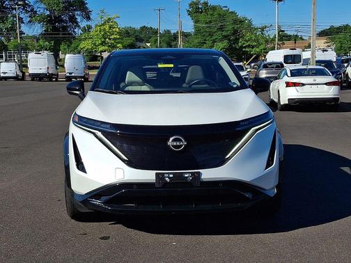 Black Diamond Pearl 2025 Nissan ARIYA EVOLVE+