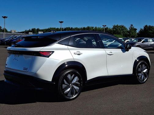 Black Diamond Pearl 2025 Nissan ARIYA EVOLVE+