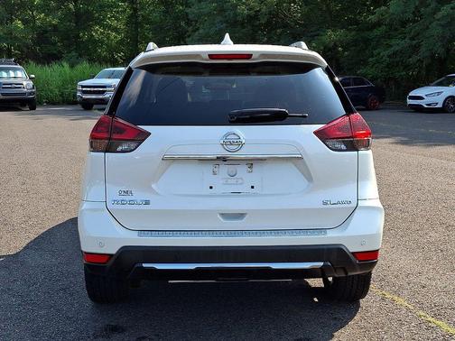 Pearl White Tricoat 2020 Nissan Rogue SL