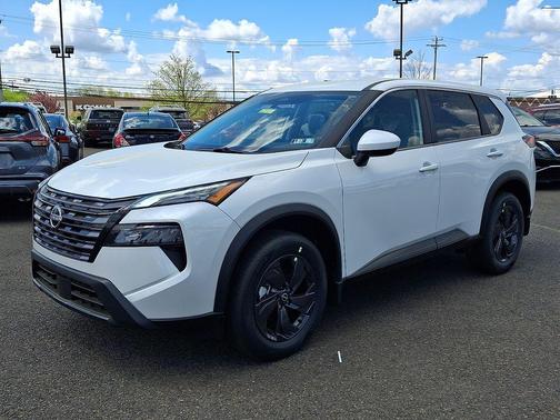 Everest White Pearl Tricoat 2026 Nissan Rogue SV