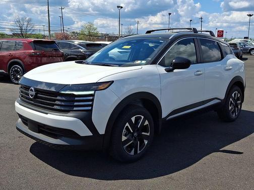 Aspen White Tricoat/Super Black 2026 Nissan Kicks SV