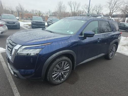 2023 Nissan Pathfinder SL 4WD