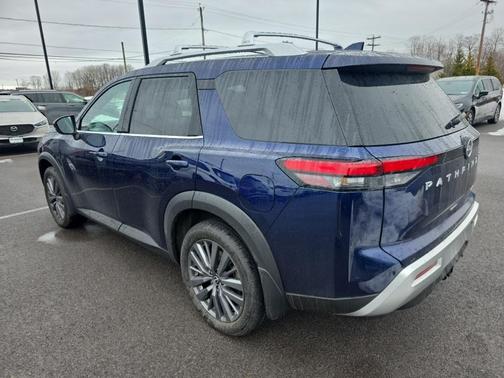 2023 Nissan Pathfinder SL 4WD