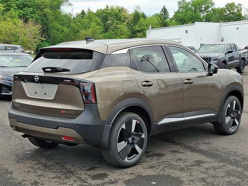 Canyon Bronze Metallic 2026 Nissan Kicks SR