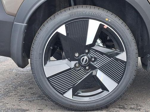 Canyon Bronze Metallic 2026 Nissan Kicks SR