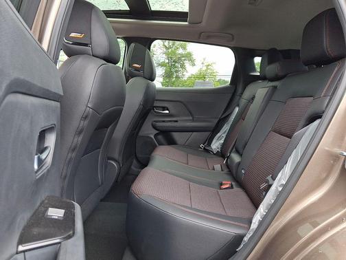 Canyon Bronze Metallic 2026 Nissan Kicks SR
