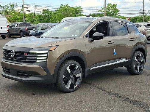 Canyon Bronze Metallic 2026 Nissan Kicks SR