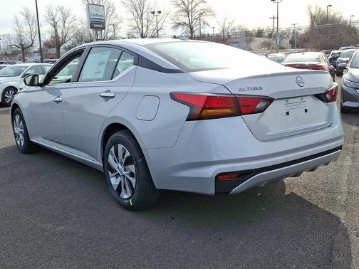 2025 Nissan Altima S FWD