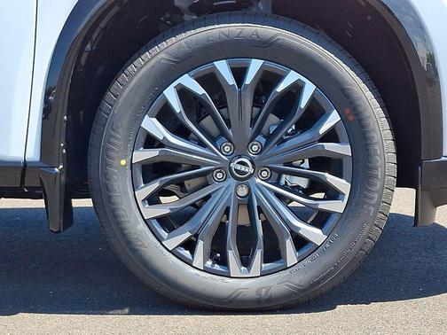 Everest White Pearl Tricoat 2026 Nissan Rogue Platinum