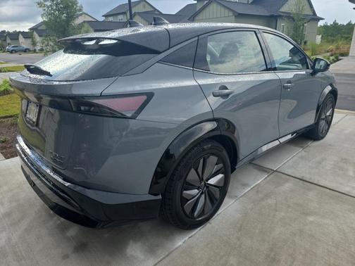 Boulder Gray Pearl/Black Diamond Pearl 2024 Nissan ARIYA PLATINUM+
