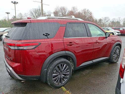2023 Nissan Pathfinder SL 4WD