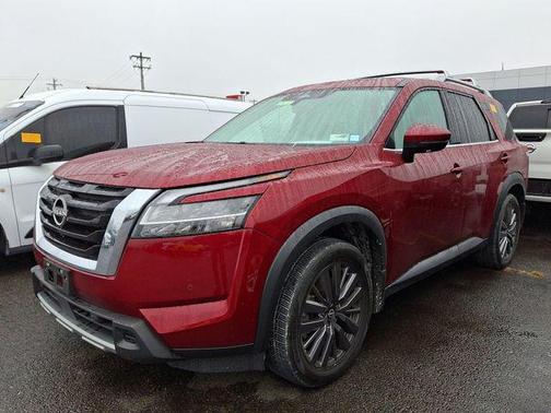 2023 Nissan Pathfinder SL 4WD