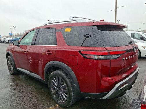 2023 Nissan Pathfinder SL 4WD
