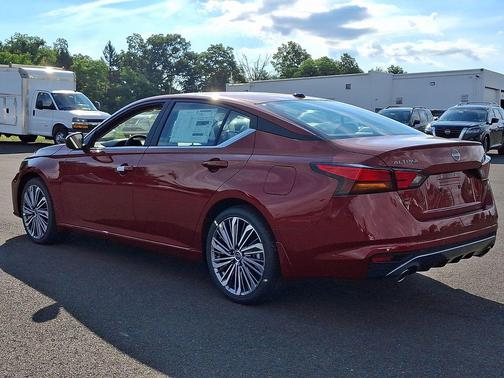 Scarlet Ember Tintcoat 2026 Nissan Altima 2.5 SV