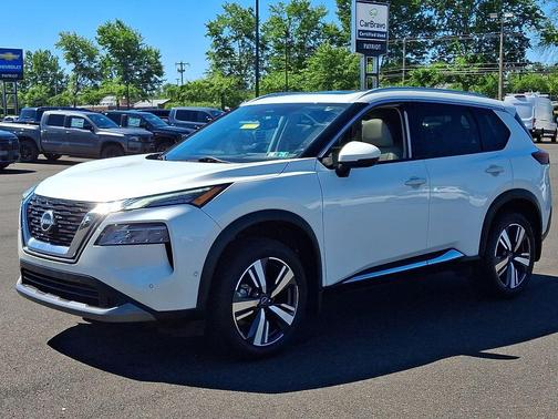 Pearl White Tricoat 2023 Nissan Rogue SL
