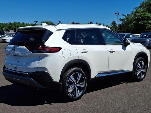 Pearl White Tricoat 2023 Nissan Rogue SL
