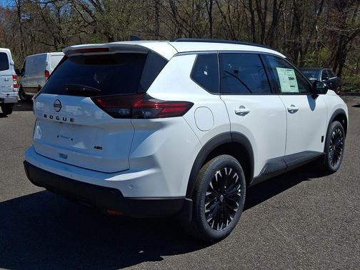 Everest White Pearl Tricoat 2026 Nissan Rogue Dark Armor