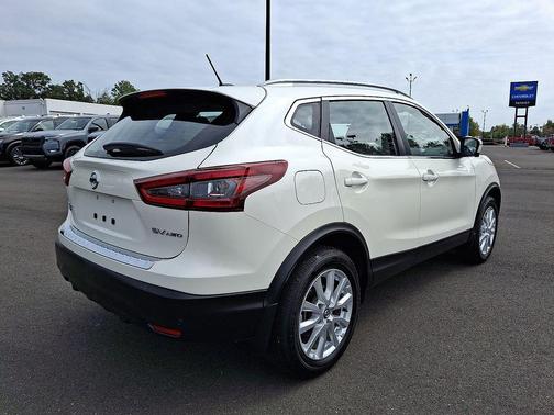 2022 Nissan Rogue Sport SV