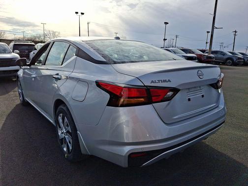 2025 Nissan Altima S FWD