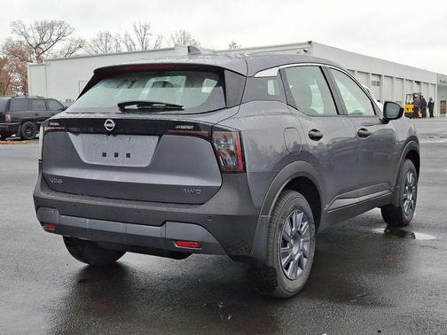 2025 Nissan Kicks S