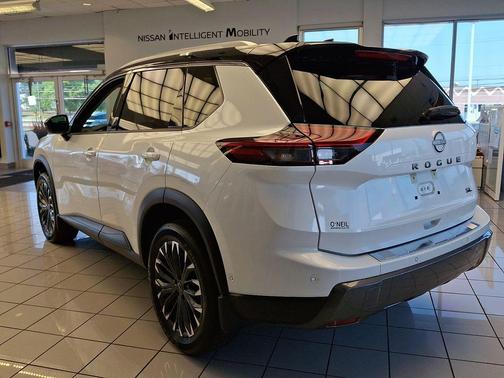 White Pearl 2025 Nissan Rogue SL