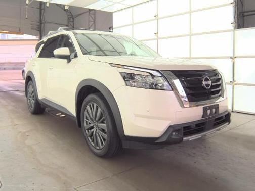 Pearl White Tricoat 2024 Nissan Pathfinder SL 4WD
