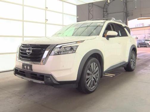 Pearl White Tricoat 2024 Nissan Pathfinder SL 4WD