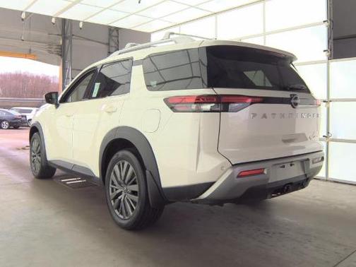 Pearl White Tricoat 2024 Nissan Pathfinder SL 4WD