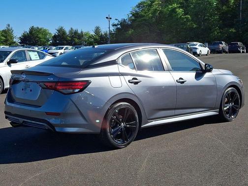 Gun Metallic 2023 Nissan Sentra SR