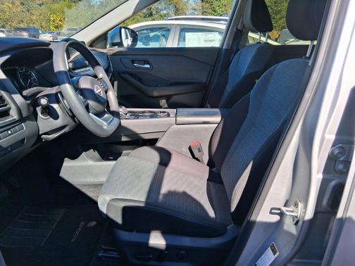 Brilliant Silver Metallic 2023 Nissan Rogue SV