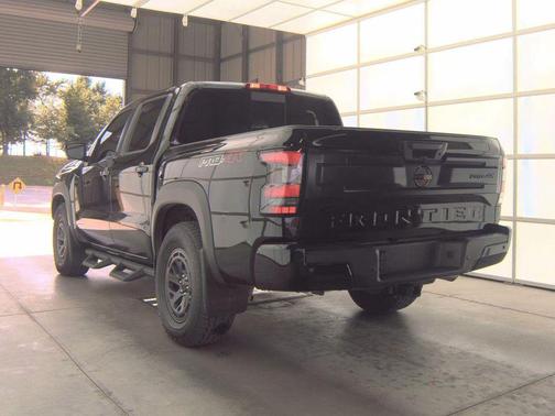 Super Black 2025 Nissan Frontier PRO-4X