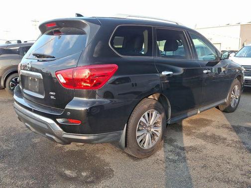 2019 Nissan Pathfinder SL