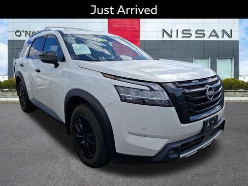 2023 Nissan Pathfinder SL 4WD