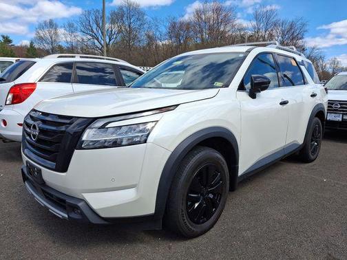 2023 Nissan Pathfinder SL 4WD