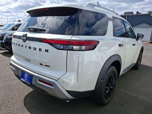 2023 Nissan Pathfinder SL 4WD