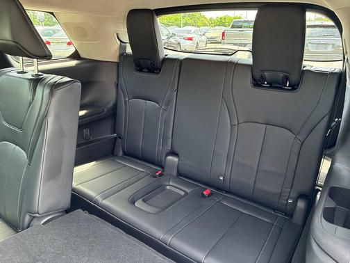 Majestic White 2023 INFINITI QX60 Luxe