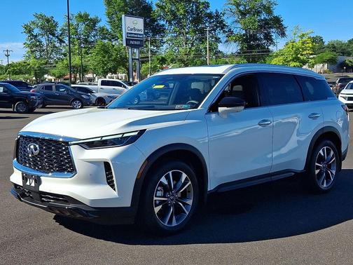 Majestic White 2023 INFINITI QX60 Luxe