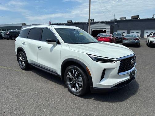 Majestic White 2023 INFINITI QX60 Luxe