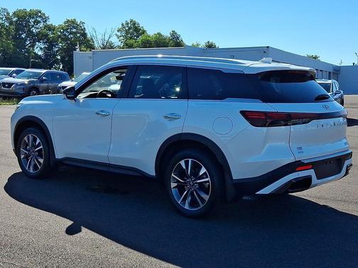 Majestic White 2023 INFINITI QX60 Luxe