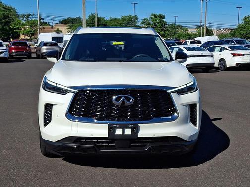 Majestic White 2023 INFINITI QX60 Luxe