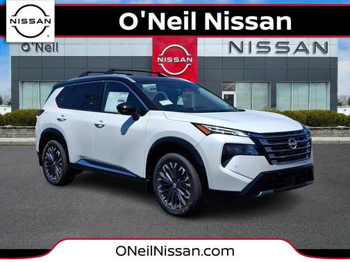 Everest White Pearl/Super Black 2026 Nissan Rogue Platinum