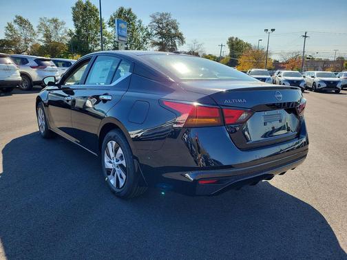 2025 Nissan Altima S FWD