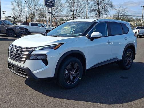 Everest White Pearl Tricoat 2026 Nissan Rogue SV