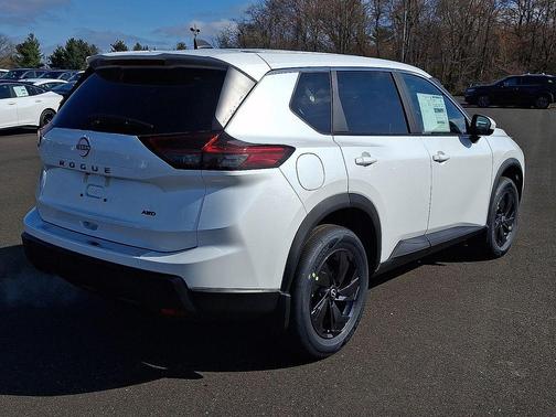 Everest White Pearl Tricoat 2026 Nissan Rogue SV
