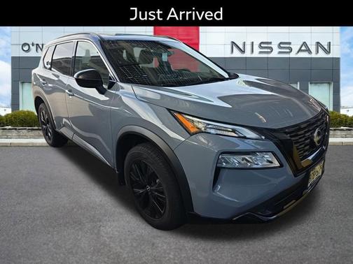 Boulder Gray Pearl/Super Black 2023 Nissan Rogue SV